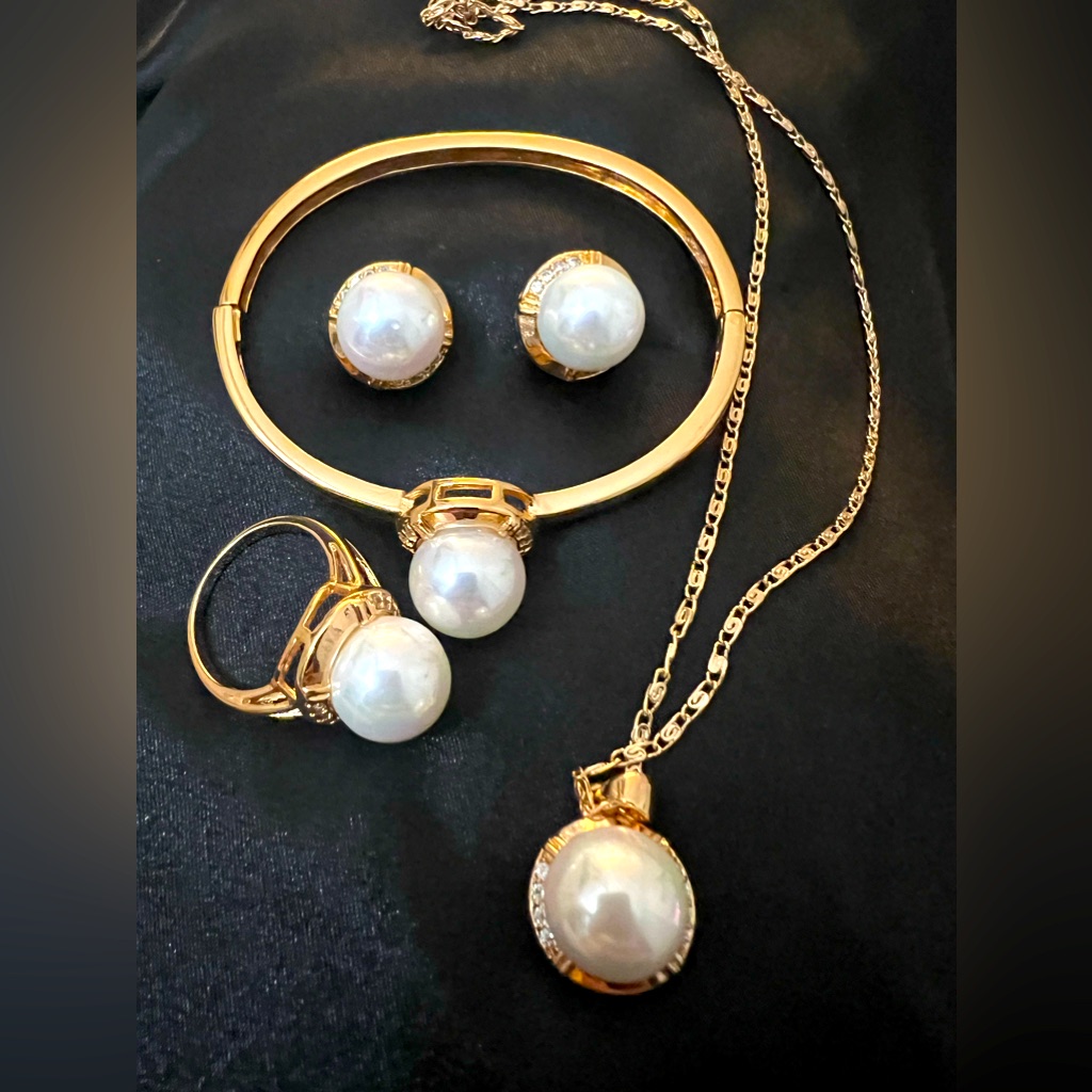 Bangkok High Quality Pearl 24k Gold Plated 4 In 1 Jewelry Set 150$